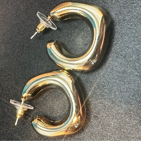 14K Gold Plated Hoop Earrings – Lightweight & Hypoallergenic Nickel & Lead Free - Picture 8 of 9